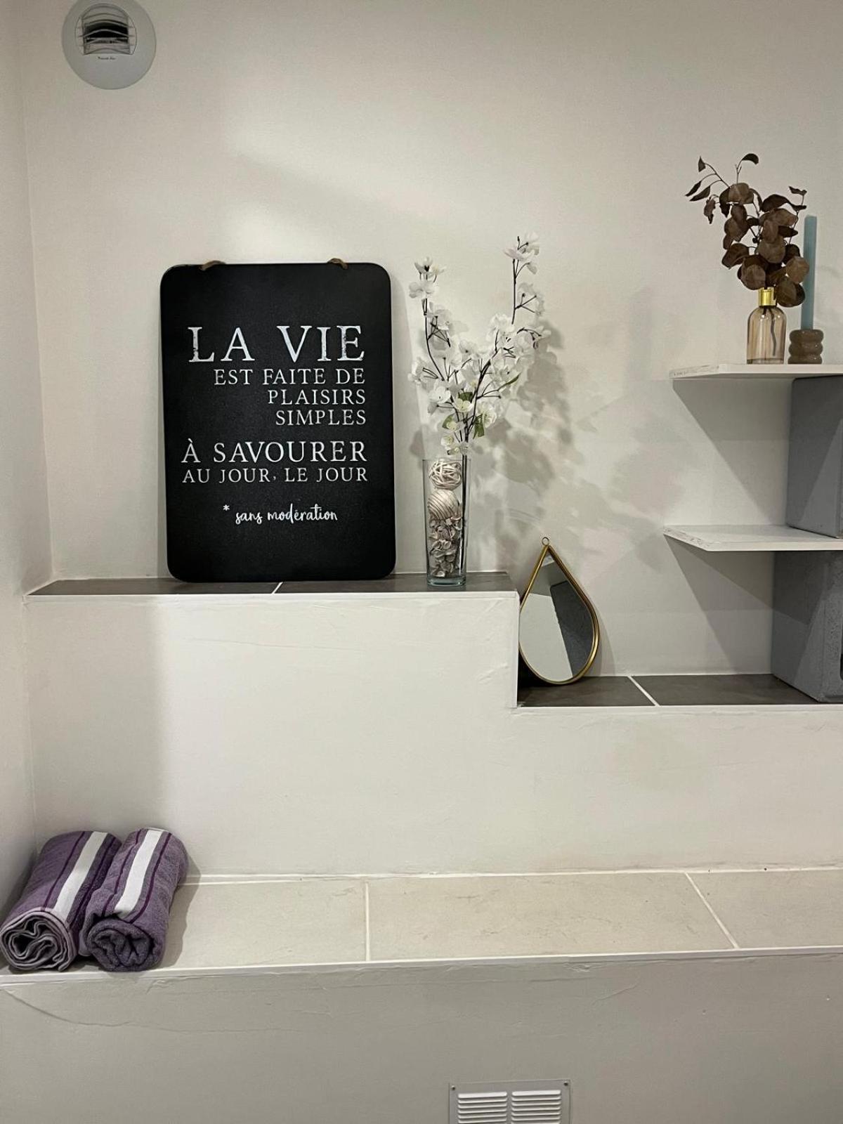 Hotel La Mhirabelle à Saint-Paul-de-Vence Extérieur photo