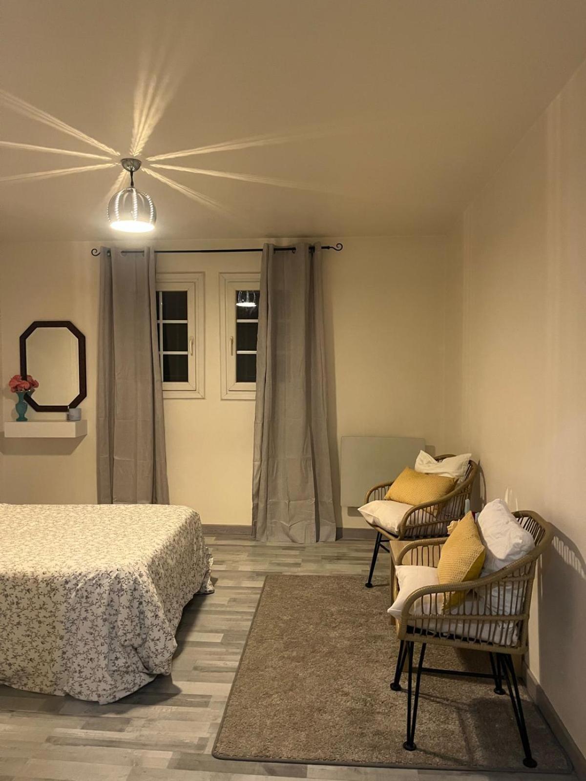 Hotel La Mhirabelle à Saint-Paul-de-Vence Chambre photo
